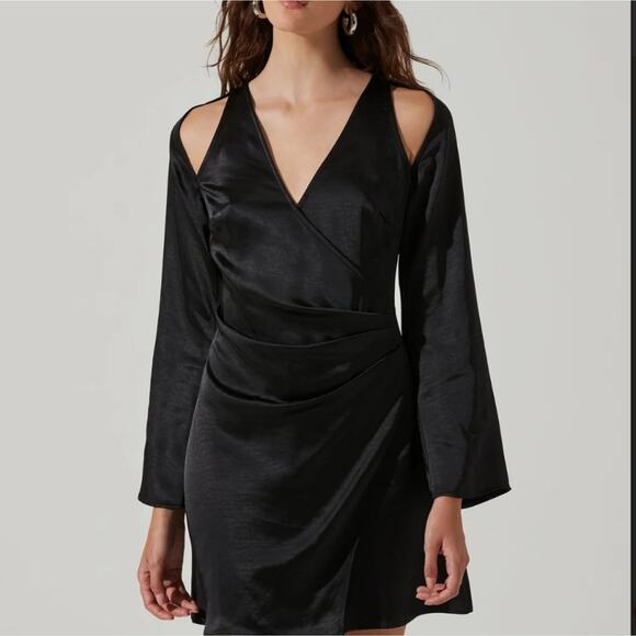 ASTR The Label Black Satin Cut Out Shoulder Mini Dress Bell Sleeve Size Medium - Picture 3 of 16